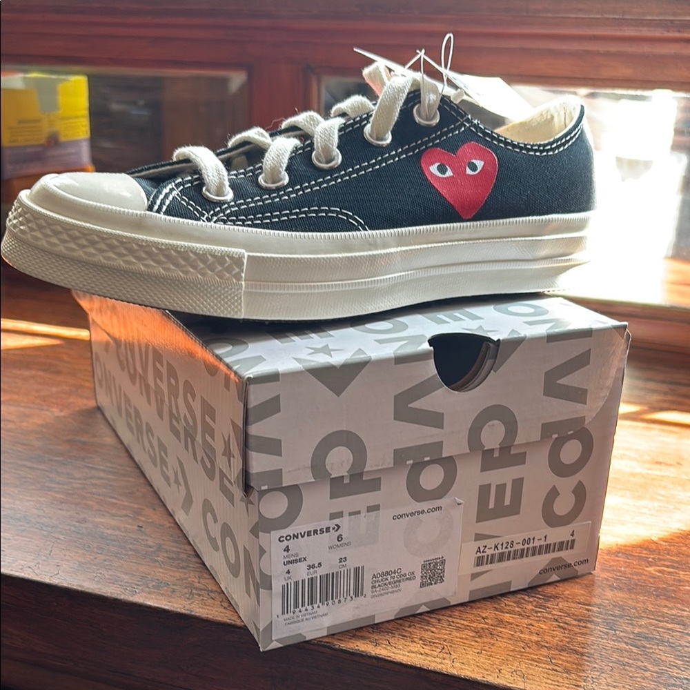 Converse Chuck Taylor - Play - size 6 BNIB